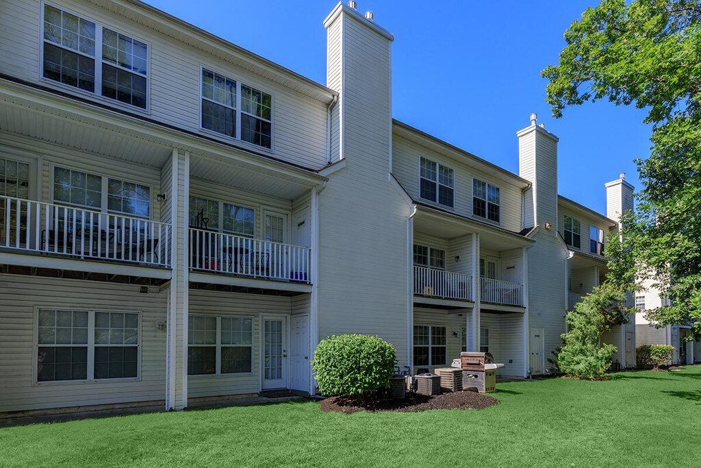 Amber Grove Apartments in Lakewood, NJ