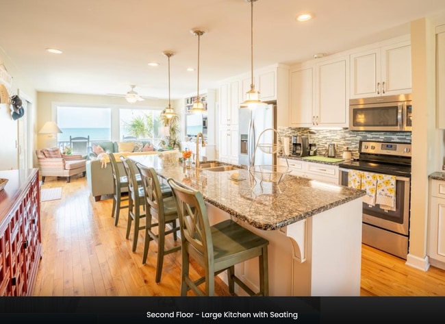 458 Fort Fisher Blvd N in Kure Beach, NC - Building Photo - Building Photo