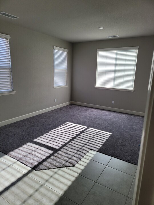 2004 Elk Falls Way in Sparks, NV - Building Photo