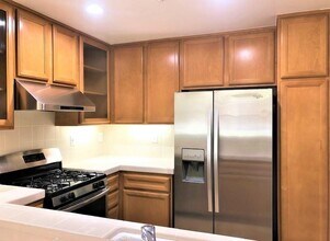 243 Dewdrop in Irvine, CA - Foto de edificio - Building Photo