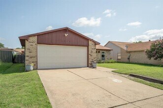 4025 Shagbark St in Fort Worth, TX - Building Photo - Building Photo