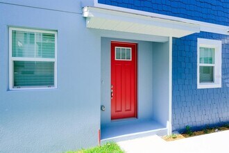 410 Finn Wy in Dunedin, FL - Building Photo - Building Photo