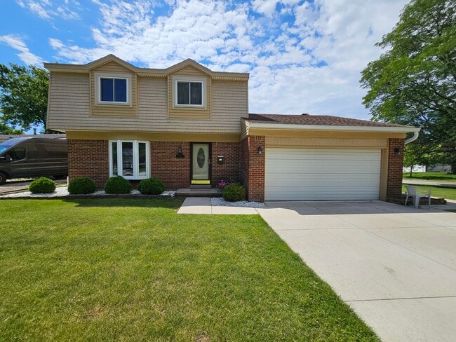 property at 43921 Arlington Rd