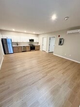 15 Mountain Rd in Goffstown, NH - Foto de edificio - Building Photo