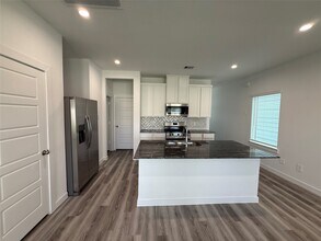10325 Sylvan Wds Trl in Houston, TX - Building Photo - Building Photo