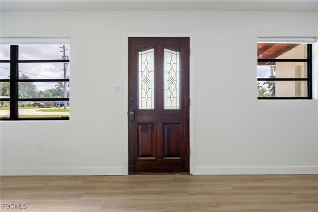 1575 Grace Ave in Ft. Myers, FL - Building Photo - Building Photo