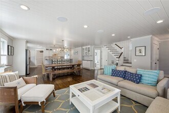 67 Caswell St in Narragansett, RI - Building Photo - Building Photo
