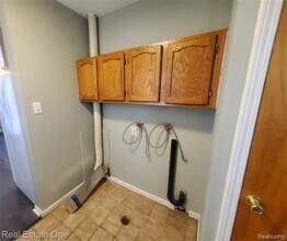 137 Birchwood Ave in Troy, MI - Building Photo - Building Photo