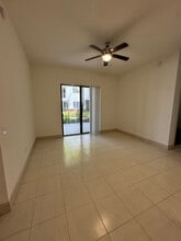 4656 NW 95th Ave, Unit C1 in Doral, FL - Building Photo - Building Photo