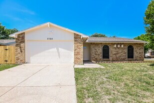 7724 Whirlwind Dr in Fort Worth, TX - Building Photo