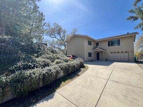 27030 Oakflat Dr in Tehachapi, CA - Building Photo - Building Photo