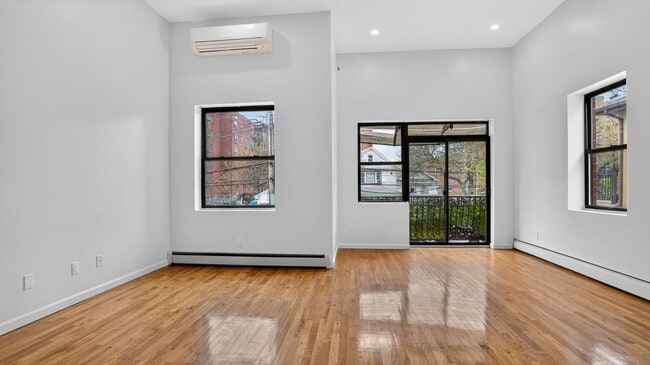 1111 Sheepshead Bay Rd, Unit 2F in Brooklyn, NY - Foto de edificio - Building Photo