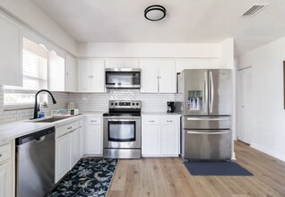7353 118th Dr in Largo, FL - Building Photo - Building Photo