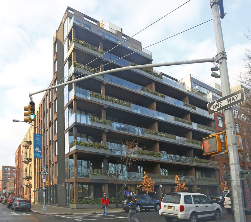 210 N 12th St in Brooklyn, NY - Building Photo