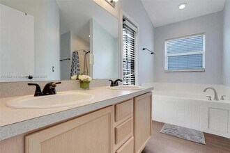 915 Lockbreeze Dr in Davenport, FL - Building Photo - Building Photo