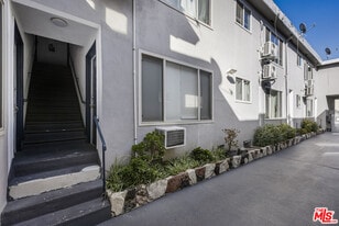 925 N Curson Ave in West Hollywood, CA - Building Photo