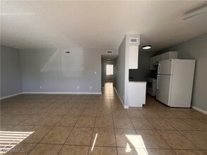 4601 Bayshore Dr in Naples, FL - Building Photo - Building Photo