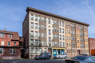 853-855 Main St in Holyoke, MA - Building Photo