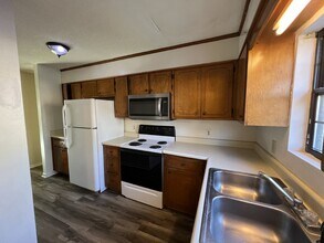 905 W Pine St in Hinesville, GA - Building Photo - Building Photo