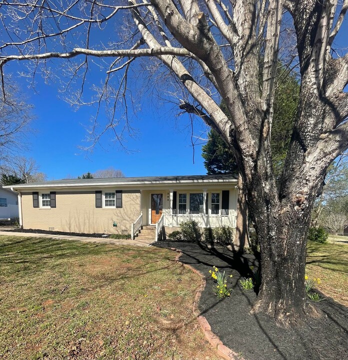 394 Gail Ave in Greer, SC - Building Photo