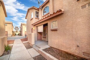 555 Roxella Ln in Las Vegas, NV - Building Photo