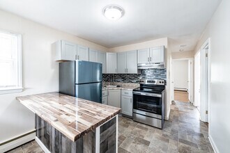 Camden Square in Groton, CT - Building Photo - Building Photo