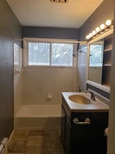 1606 Oxford Dr in Champaign, IL - Building Photo - Building Photo