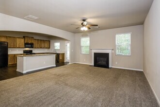 618 Royal Crest Ct in Canton, GA - Building Photo - Building Photo