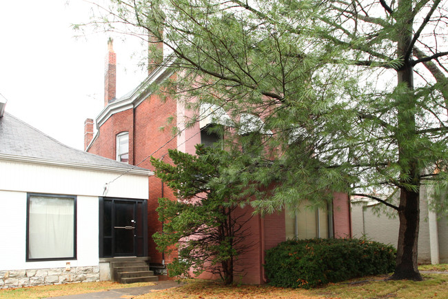 1333 Bardstown Rd in Louisville, KY - Foto de edificio - Building Photo