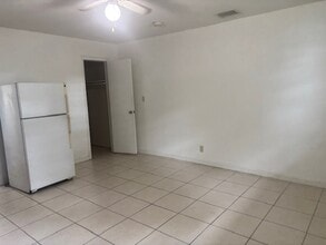 1420 N 69th Way in Hollywood, FL - Foto de edificio - Building Photo