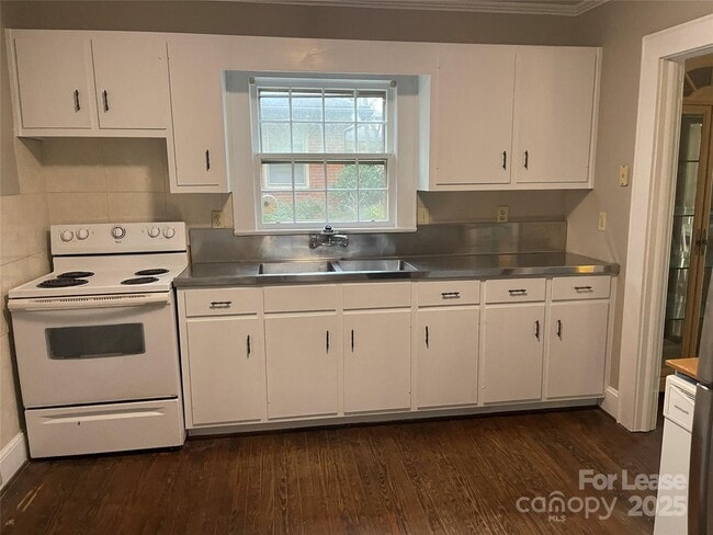 7006 Sardis Rd in Charlotte, NC - Building Photo - Building Photo