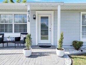 4754 Lake Shore Dr in St. Cloud, FL - Foto de edificio - Building Photo