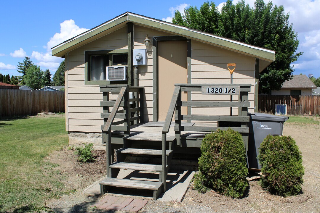 1320 1/2 Springwater Ave in Wenatchee, WA - Building Photo