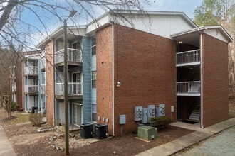 Carver Creek Apartments in Durham, NC - Foto de edificio - Building Photo