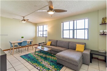 1390 Ocean Dr-Unit -404 in Miami Beach, FL - Building Photo