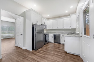 5927 East Highway 80 Longview, Texas, 75605 in Longview, TX - Building Photo - Interior Photo