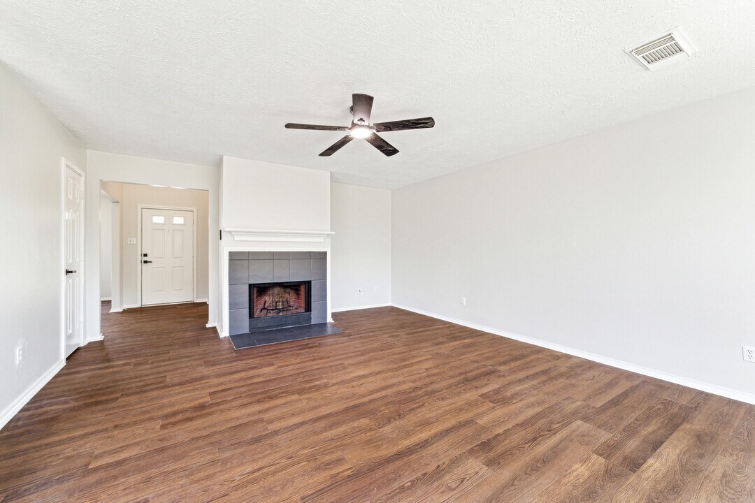 18603 Timber Twist Dr in Humble, TX - Foto de edificio