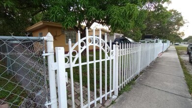 415 NW 138th St in North Miami, FL - Building Photo - Building Photo