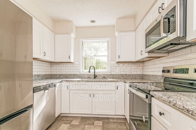 814 N Greenbriar St in Liberty, NC - Foto de edificio - Building Photo