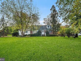 13 Lopatcong Dr in Ewing Township, NJ - Building Photo