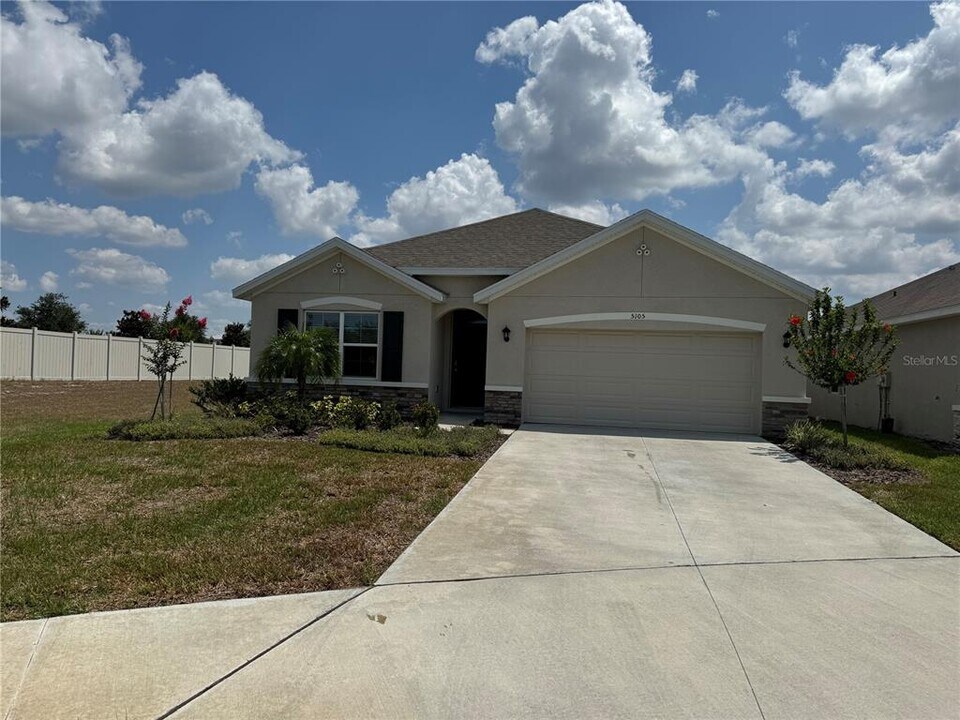 5105 Sultana Cv in Bradenton, FL - Building Photo