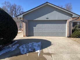 928 Jona Kay Terrace in Norman, OK - Building Photo