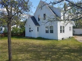 1516 Irvine Ave NW in Bemidji, MN - Building Photo