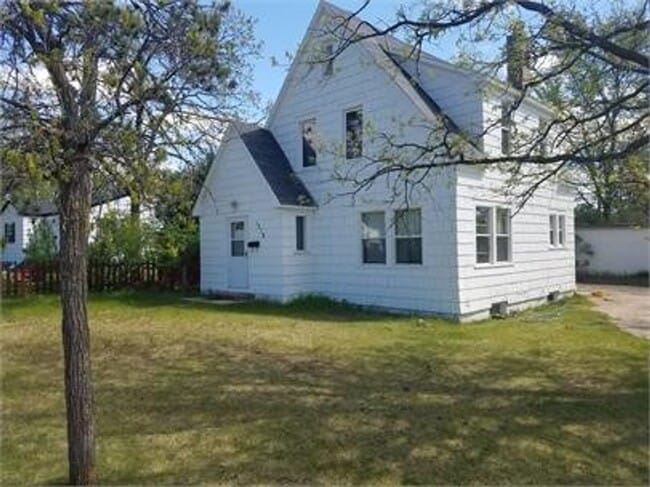 property at 1516 Irvine Ave NW