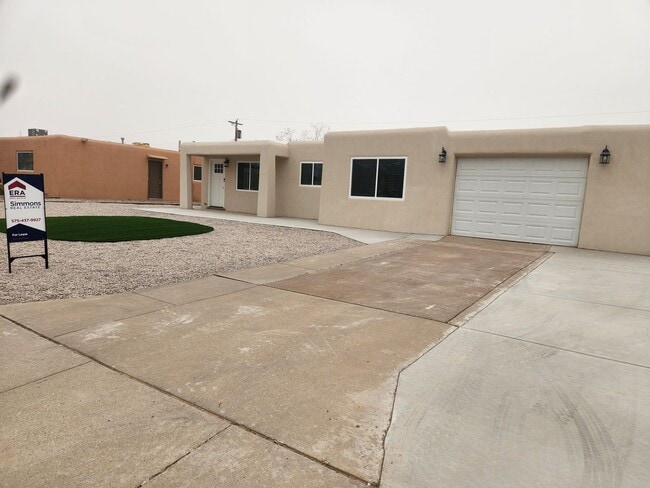 1704 Corte Alegre in Alamogordo, NM - Building Photo - Building Photo