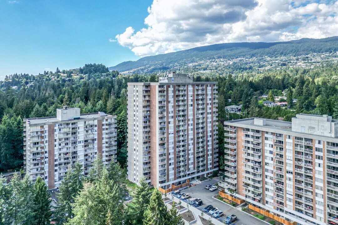 Lillooet Building in North Vancouver, BC - Building Photo