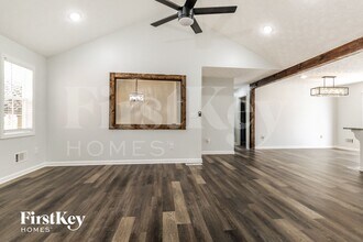 4412 Lucy Ln SW in Snellville, GA - Foto de edificio - Building Photo