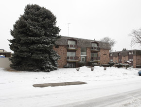 Colonial Courts in Lincoln, NE - Foto de edificio - Building Photo