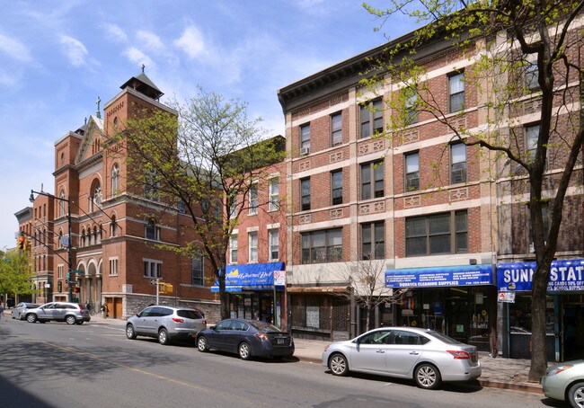 655 E 187th St in Bronx, NY - Building Photo - Building Photo