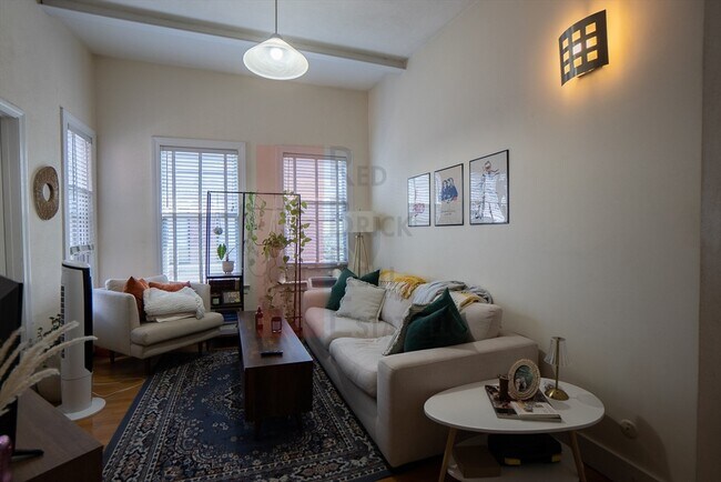 57 Myrtle St, Unit 4F in Boston, MA - Building Photo - Building Photo